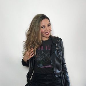 Pink Floyd graphic vintage tee!